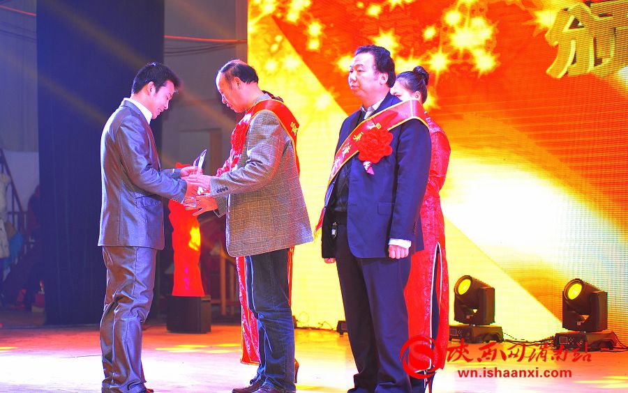 2013年12月，被潼关县委、县政府评为“最美潼关人”。图片由同焕芳提供。