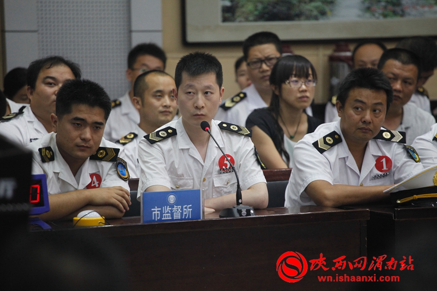  7月20日下午，渭南市卫生计生监督技能竞赛（预赛）在潼关县举行，区县参赛队员回答主持人提出的问题 记者 赵雷摄 