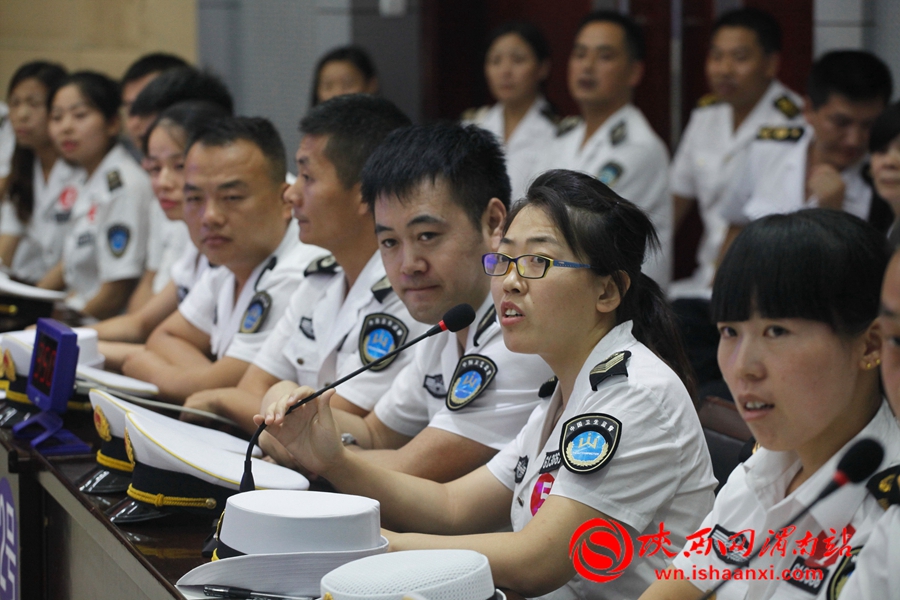  7月20日下午，渭南市卫生计生监督技能竞赛（预赛）在潼关县举行，区县参赛队员回答主持人提出的问题 记者 赵雷摄 