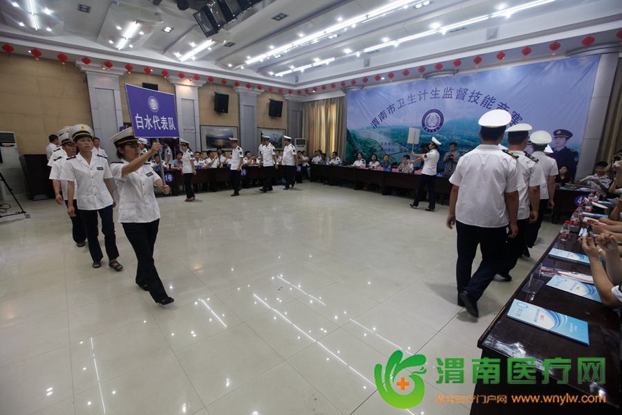 7月21日上午9时许，参赛代表进入会场 记者 赵雷 刘璐瑶摄