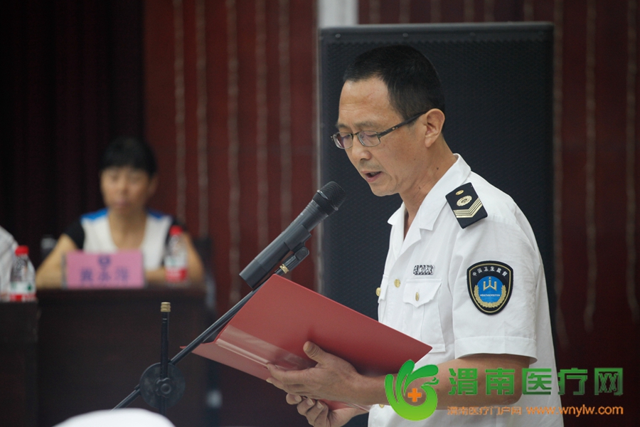 渭南市卫生监督所5号选手崔博上台，演讲的题目是《肩头的责任》 记者 赵雷 刘璐瑶摄