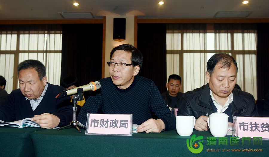渭南市财政局负责人汇报了在做好渭南市计划生育工作中，经费保障及资金分配的审核、拨付和监督等工作。记者 杨青山 摄
