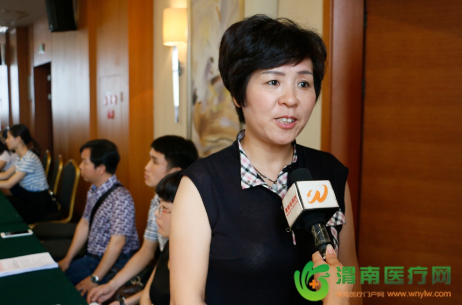市妇幼保健院副院长赵丽萍代表市产筛中心表态发言。记者 闵盼龙 摄