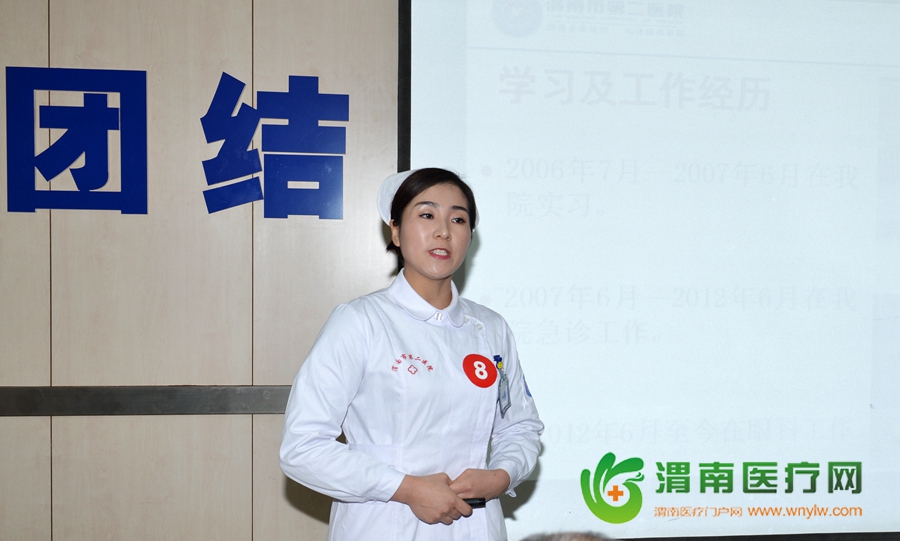 参赛者何燕江演讲《梦在前方 路在脚下》。记者 许艾学 摄