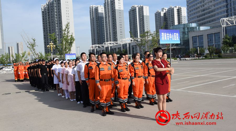 参加反恐航空救援演练的方队。记者 杨大君 摄