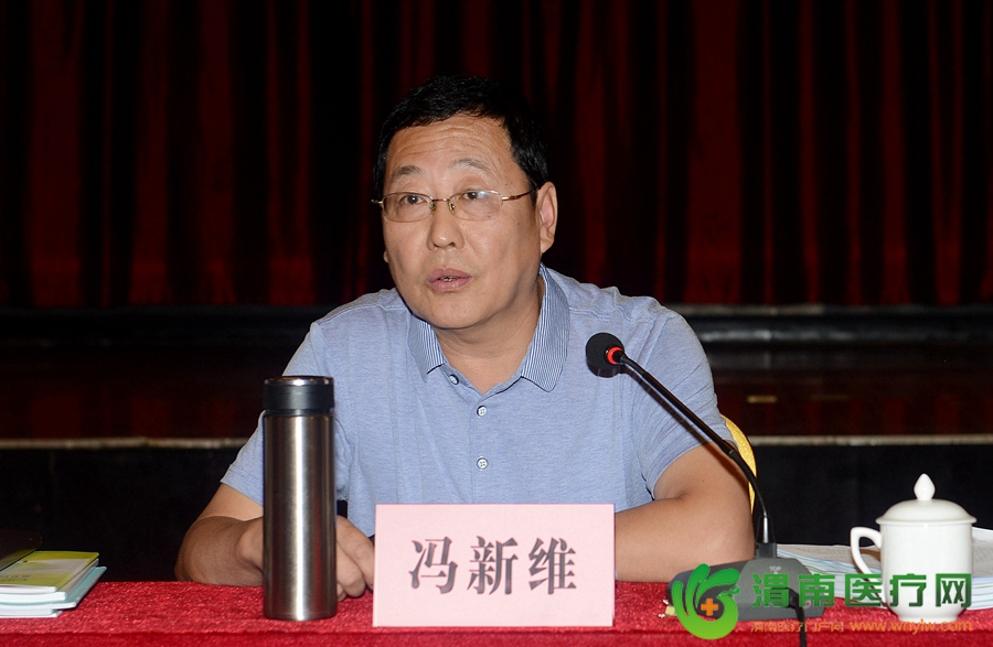 省卫生计生委基层指导处副处长冯新维讲话。记者 杨大君 摄