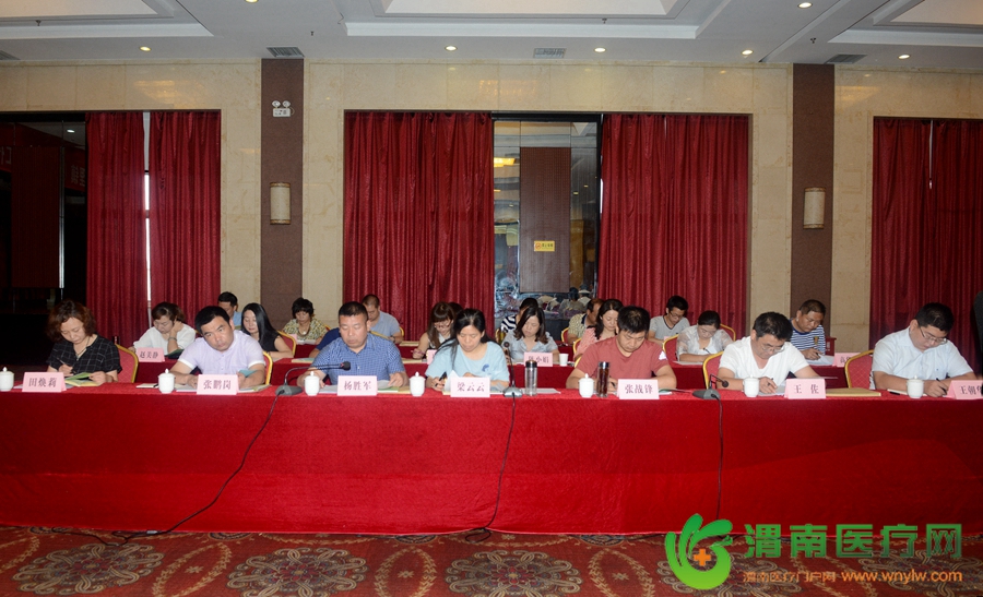 市卫计局班子成员及各县（市、区）卫计局相关负责人参加了会议。记者 杨大君 摄