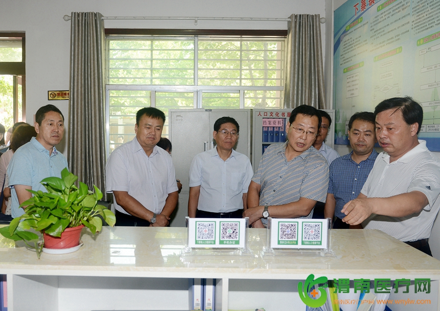 与会人员观摩了大荔县下寨镇精细化管理。记者 杨大君 摄