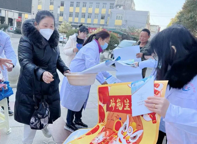 华州区疾控中心开展世界防治麻风病日主题宣传活动。