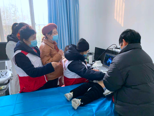 华阴市红十字会开展先心病免费筛查救助公益行动。