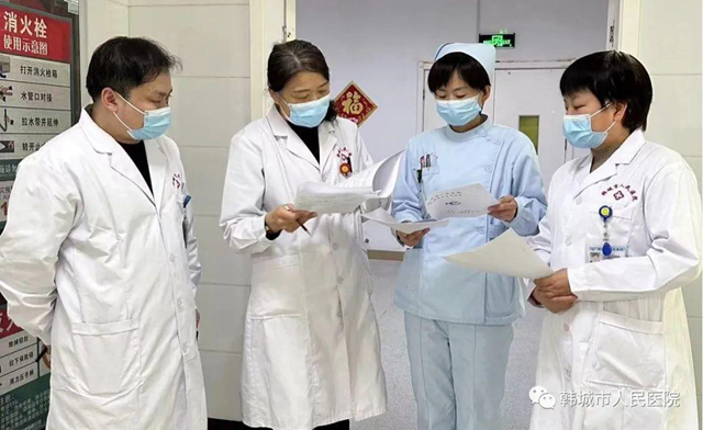 韩城市人民医院血透室开展应急演练。