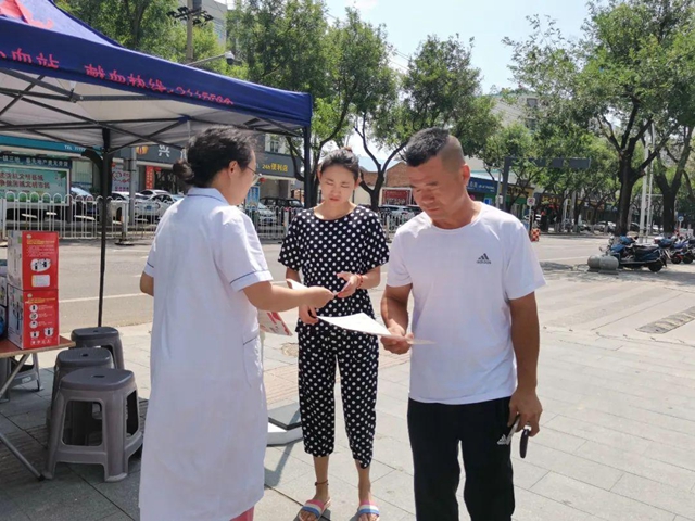 渭南市中心血站开展“第六个医师节”宣传活动.jpg