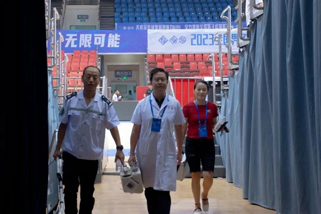 渭南市第一医院全力做好NBL篮球赛医疗保障工作.jpg