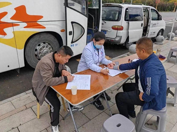 华阴市组织开展无偿献血公益活动。.jpg